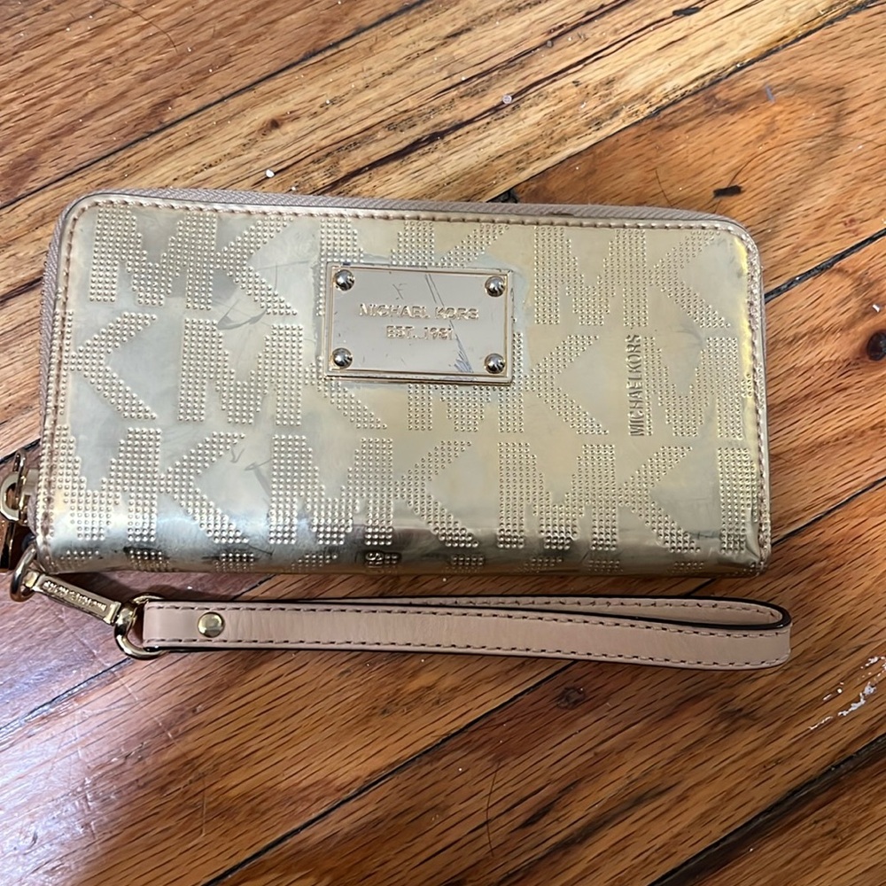 Wristlet wallet